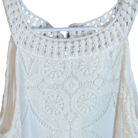 Adiva Lace Sleeveless Top - Picture 4 of 4
